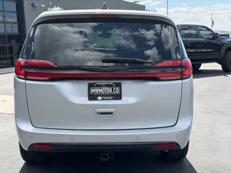 2024 Chrysler Pacifica photo 6