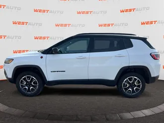 2024 Jeep Compass photo 2