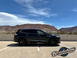 2023 Buick Enclave photo 3