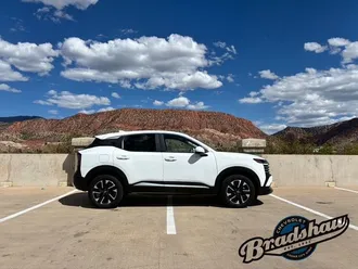 2025 Nissan Kicks photo 3
