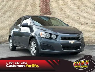 2013 Chevrolet Sonic photo 2