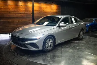 2025 HYUNDAI ELANTRA photo 2