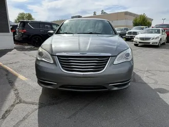 2012 Chrysler 200 photo 2
