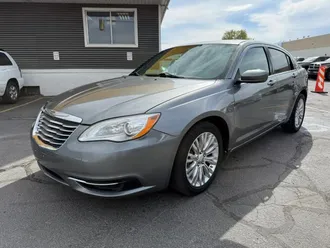 2012 Chrysler 200 photo 3