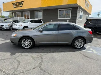 2012 Chrysler 200 photo 4