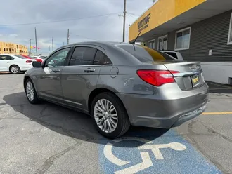 2012 Chrysler 200 photo 5