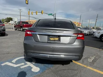 2012 Chrysler 200 photo 6