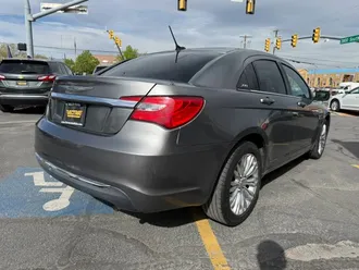 2012 Chrysler 200 photo 7