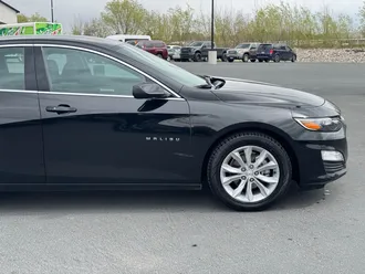 2025 Chevrolet Malibu photo 4