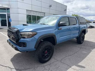 2018 Toyota Tacoma photo 2