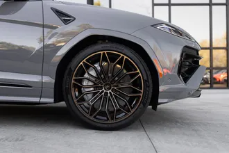 2026 Lamborghini Urus photo 3