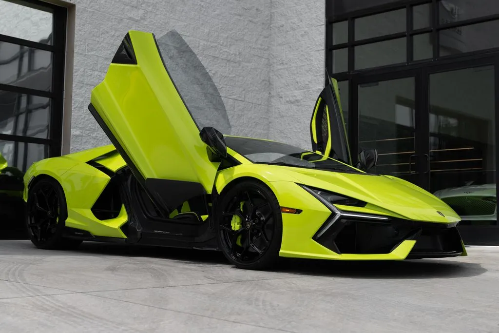 2026 Lamborghini Revuelto Base