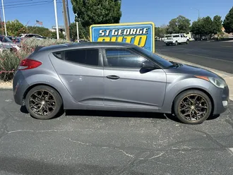 2016 Hyundai Veloster photo 2