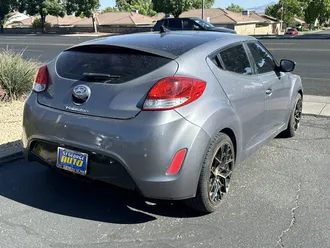 2016 Hyundai Veloster photo 3
