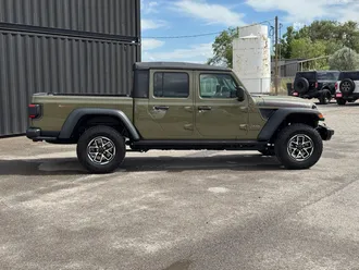 2026 Jeep Gladiator photo 5