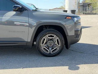 2026 Jeep Cherokee photo 4