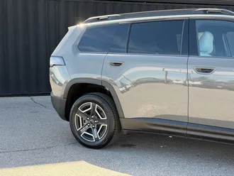 2026 Jeep Cherokee photo 5