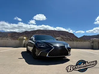 2024 Lexus ES photo 2
