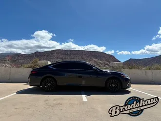 2024 Lexus ES photo 3