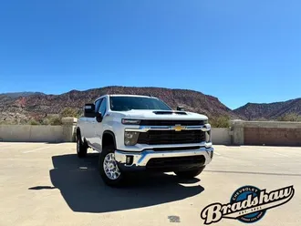 2026 Chevrolet Silverado 3500HD photo 2