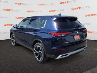 2024 Mitsubishi Outlander photo 3