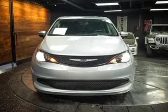 2023 CHRYSLER VOYAGER photo 4