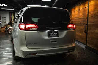 2023 CHRYSLER VOYAGER photo 6