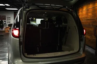 2023 CHRYSLER VOYAGER photo 7