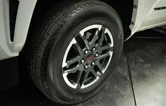 2025 TOYOTA TACOMA photo 4