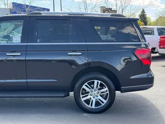 2024 Ford Expedition photo 5