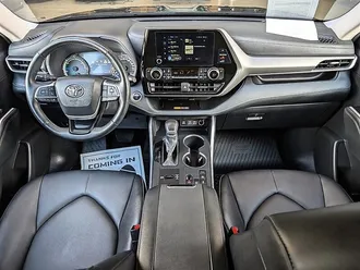2025 Toyota Highlander Hybrid XLE photo 3