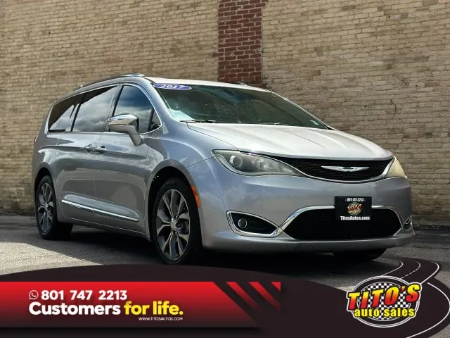 2017 Chrysler Pacifica Limited Minivan 4D