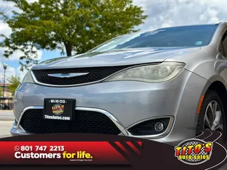 2017 Chrysler Pacifica photo 4