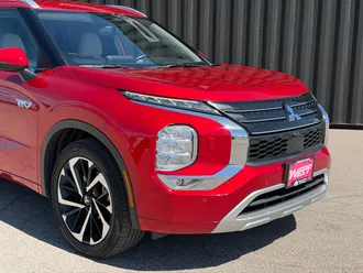 2024 Mitsubishi Outlander PHEV photo 3