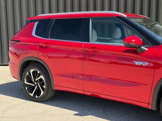 2024 Mitsubishi Outlander PHEV photo 5