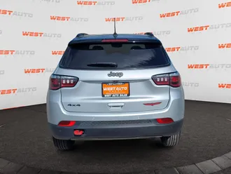 2025 Jeep Compass photo 4