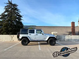 2010 Jeep Wrangler photo 3