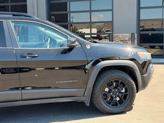 2022 Jeep Cherokee photo 3