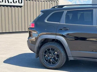 2022 Jeep Cherokee photo 4