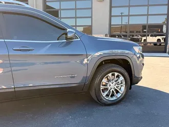 2021 Jeep Cherokee photo 3