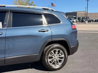 2021 Jeep Cherokee photo 7