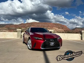 2022 Lexus IS photo 2