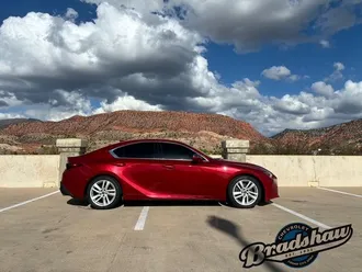 2022 Lexus IS photo 3