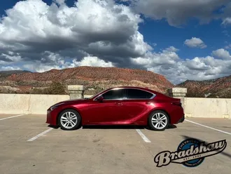 2022 Lexus IS photo 4