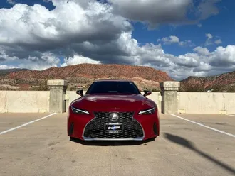 2022 Lexus IS photo 5