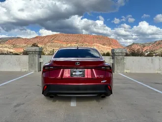 2022 Lexus IS photo 7