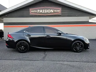 2017 Lexus IS photo 6
