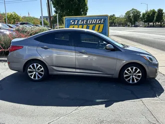 2017 Hyundai Accent photo 2