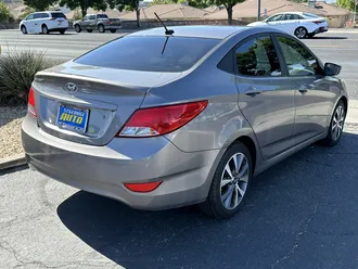 2017 Hyundai Accent photo 3