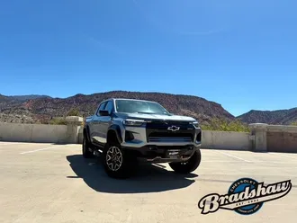 2024 Chevrolet Colorado photo 2